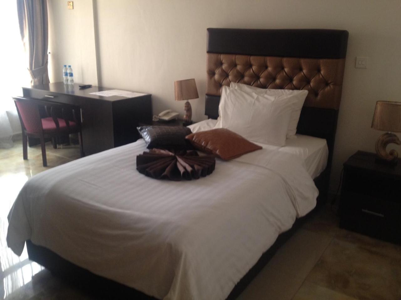 ג'ובה Airport Plaza Hotel מראה חיצוני תמונה