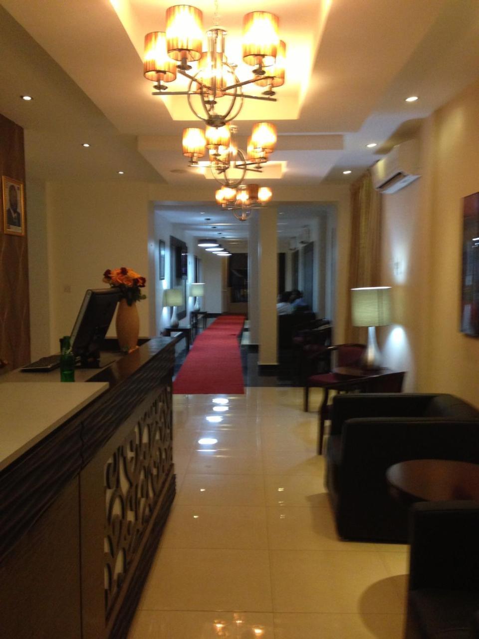 ג'ובה Airport Plaza Hotel מראה חיצוני תמונה
