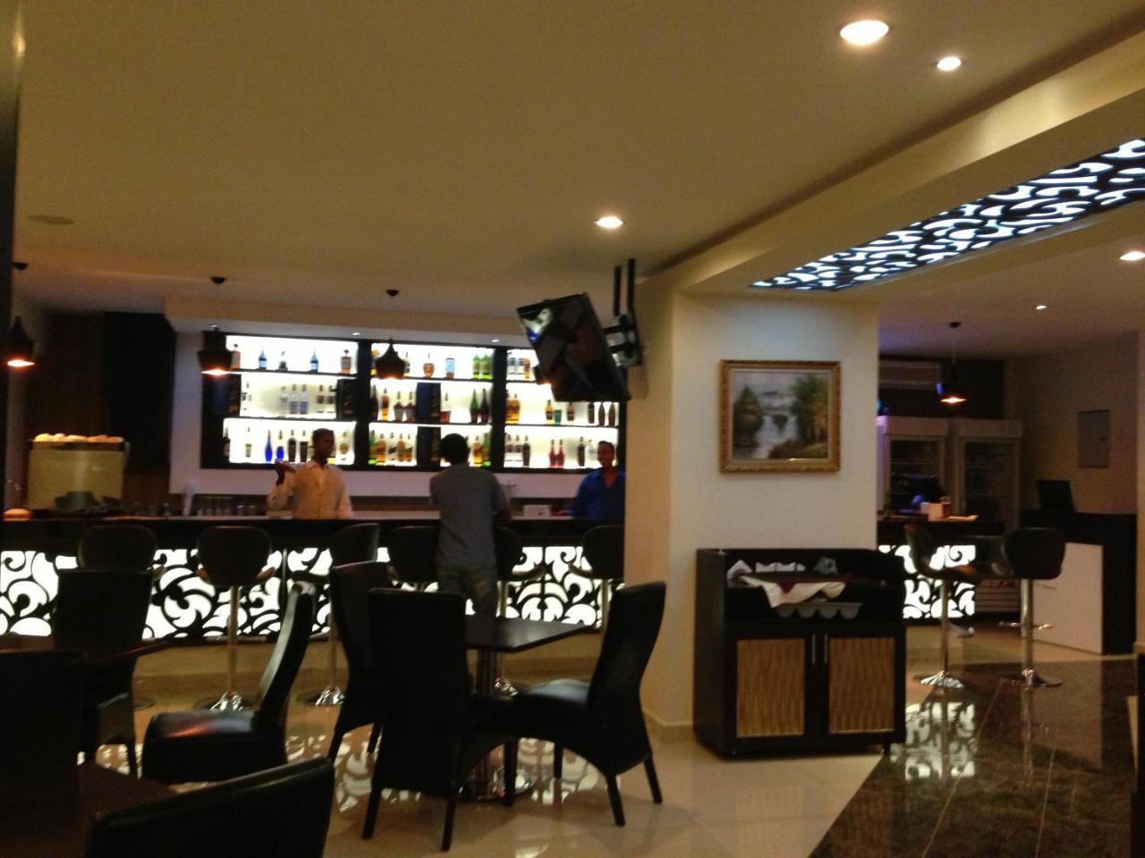 ג'ובה Airport Plaza Hotel מראה חיצוני תמונה